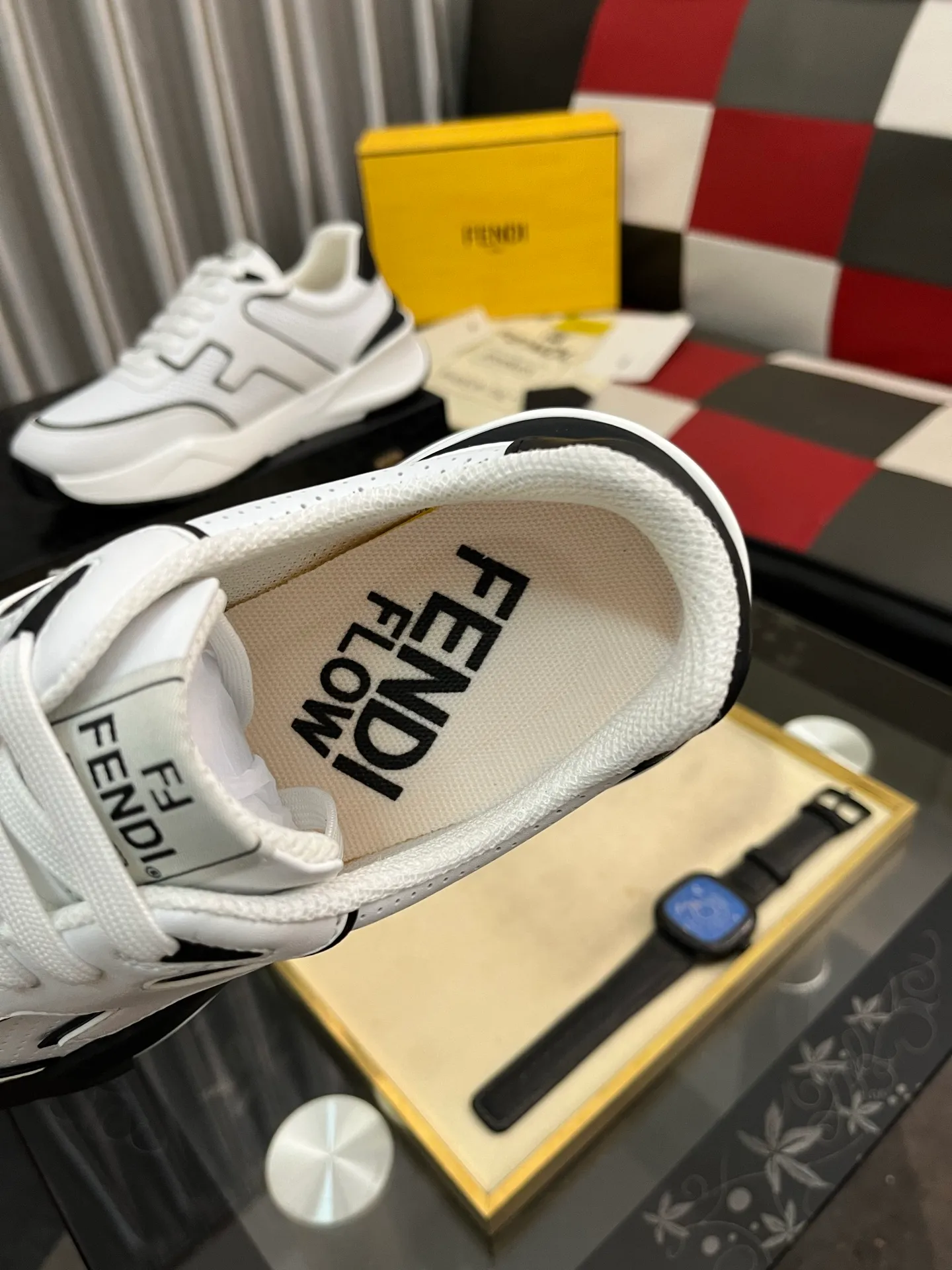Men's men's shoes 💰560⌚️⌚️FENDI.•FENDI unique modern style sneakers. Counter purchasing🏃casual shoes😍😍 Original breathable fly-knit mesh imported from Italy (refuses to discolor and abrade feet) soles: Original soles specially provided by the original factory, super cool😍 French lazy style design ⚠️ Original quality, super comfortable and wear-resistant original soles. Code number: 38-442️⃣Colors available